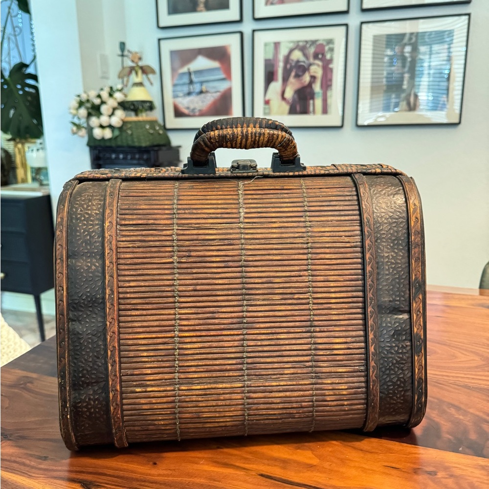 Vintage Wood Embossed Metal Hinged Box Purse｜Bamboo and Metal Decorative Case